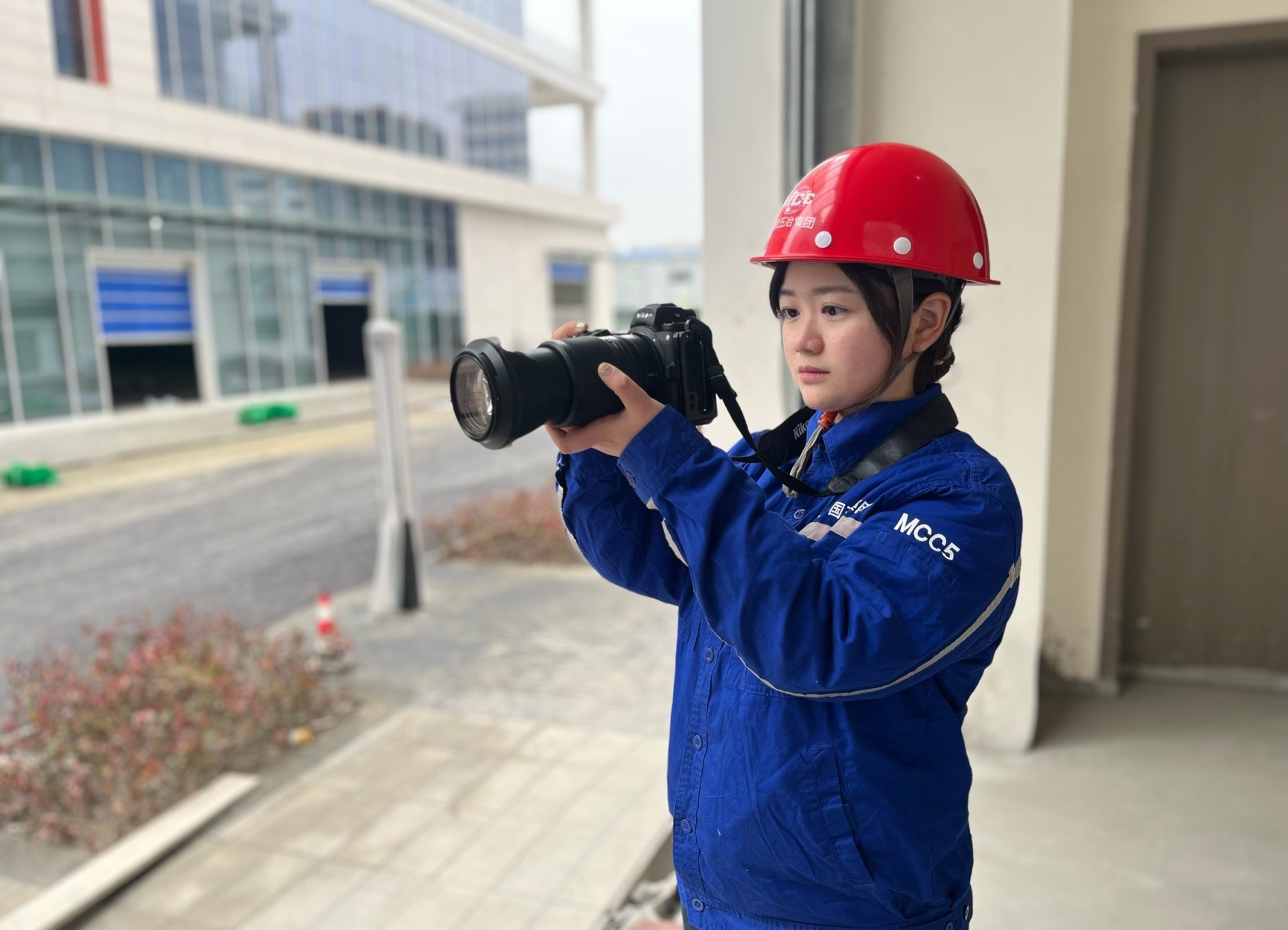 4.邓青琳,机电公司党群部科员。.jpg undefined
